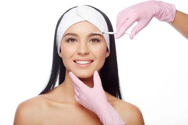 Aplicação de skinbooster no rosto